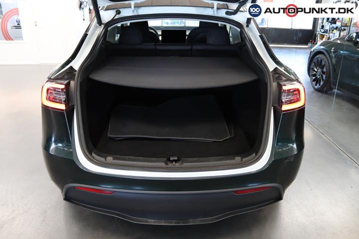 Grøn Tesla Model Y fra 2023
