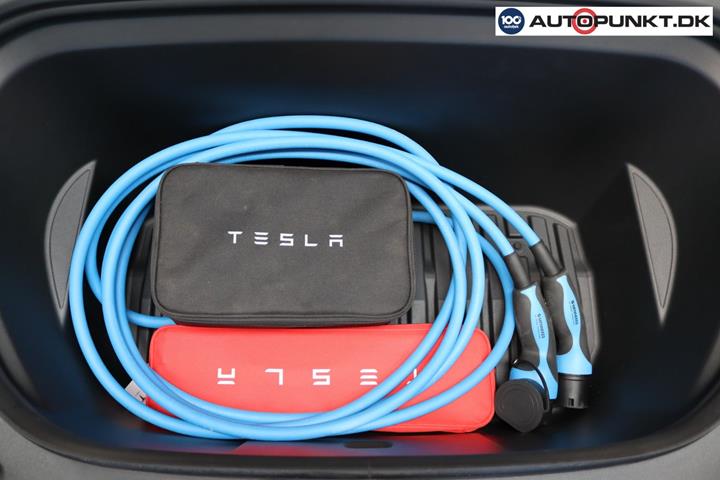 Grøn Tesla Model Y fra 2023