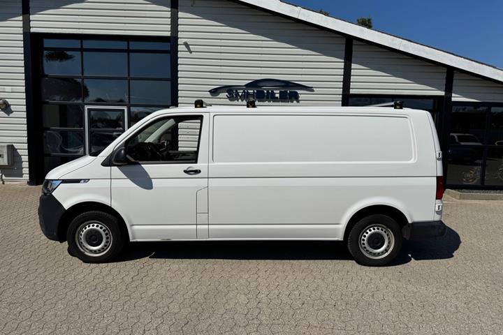 Hvid VW Transporter fra 2020