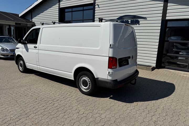 Hvid VW Transporter fra 2020