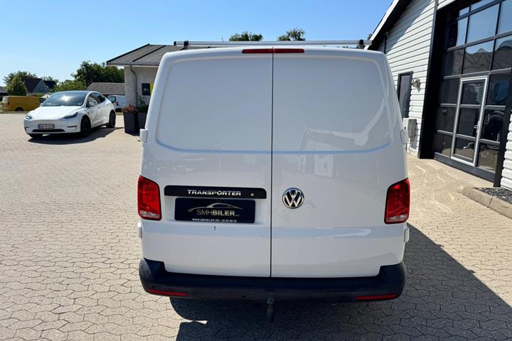 Hvid VW Transporter fra 2020