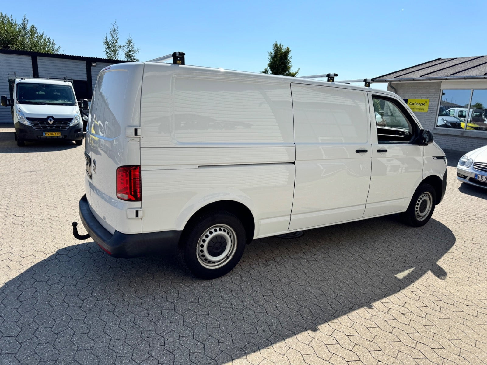 Hvid VW Transporter fra 2020