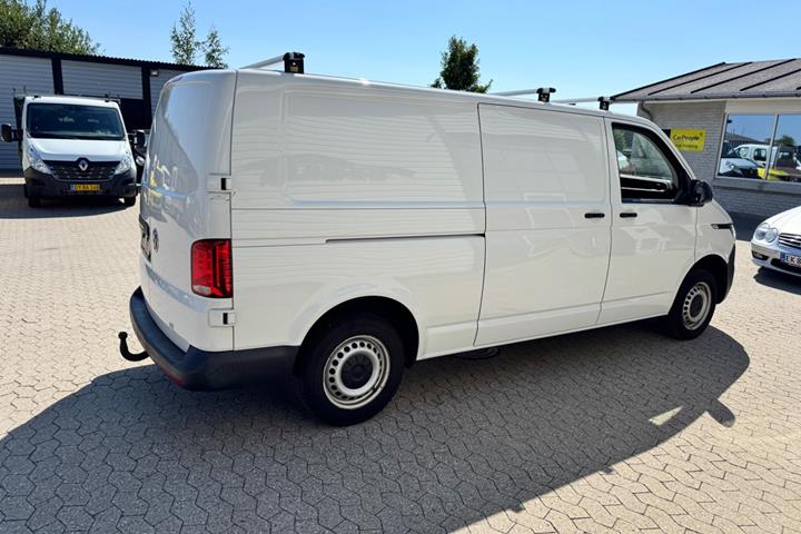 Hvid VW Transporter fra 2020