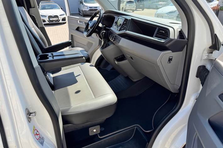 Hvid VW Transporter fra 2020