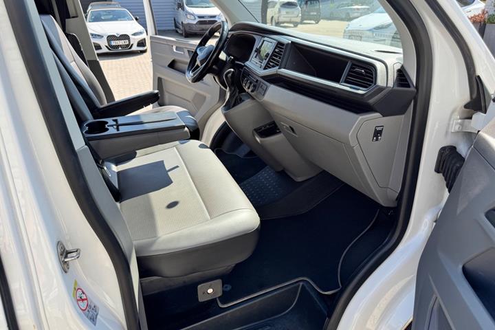 Hvid VW Transporter fra 2020