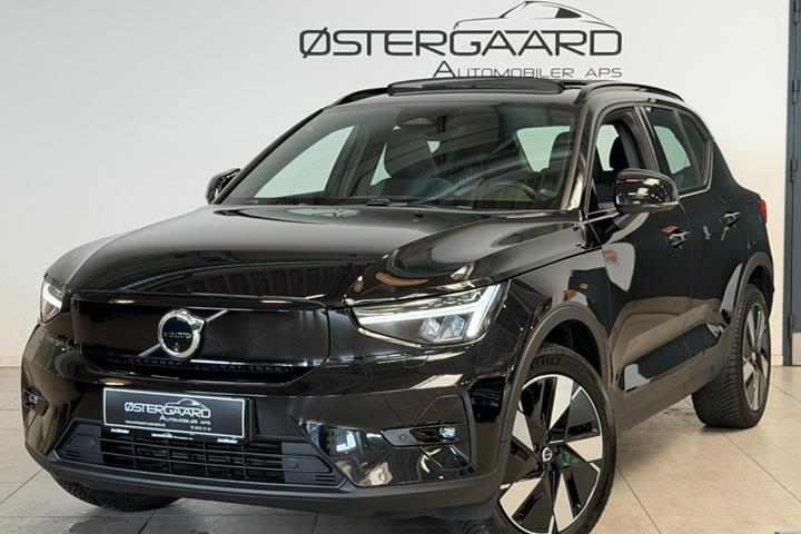 Sort Volvo XC40 fra 2023 set udefra