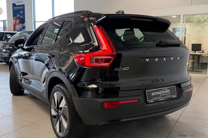 Sort Volvo XC40 fra 2023