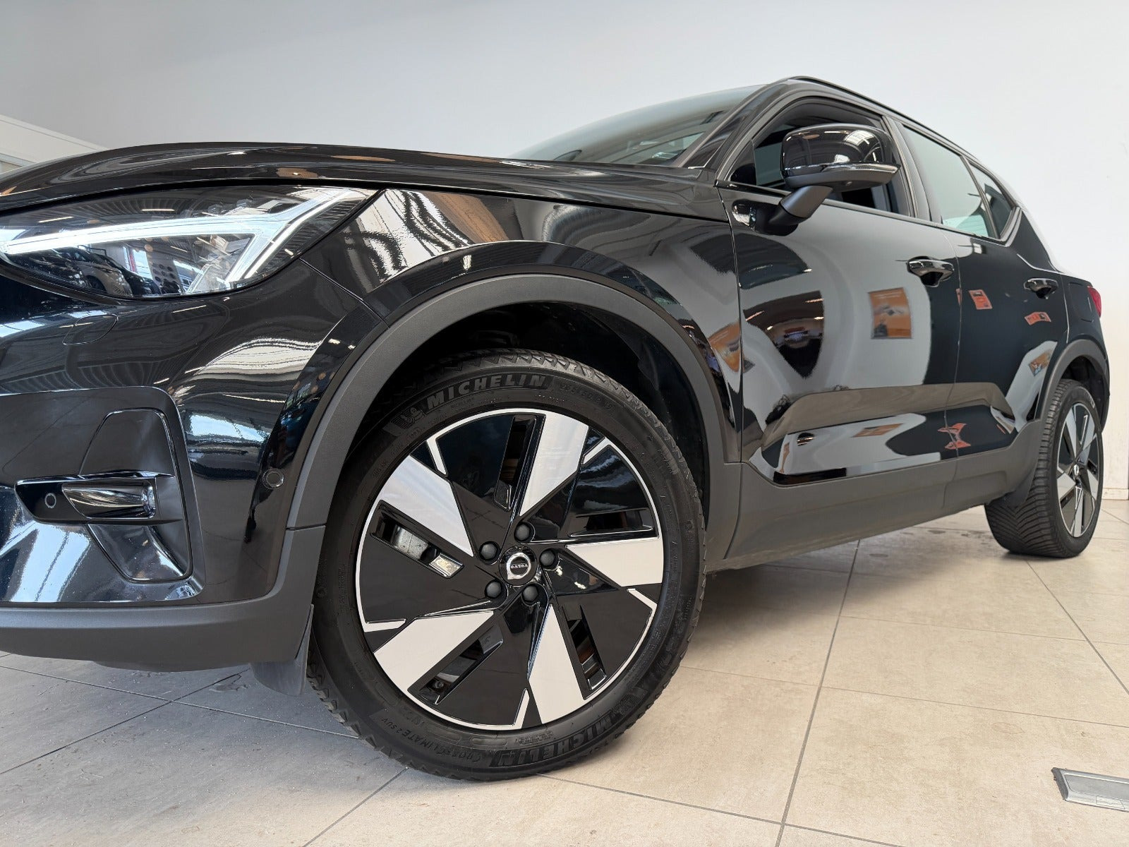 Sort Volvo XC40 fra 2023