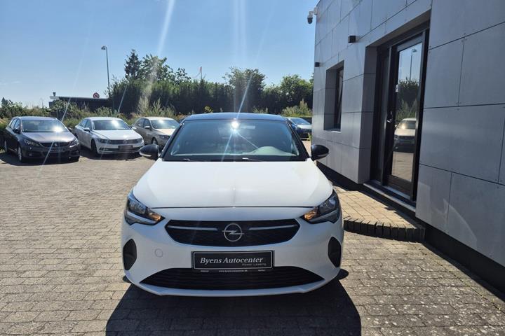 Hvid Opel Corsa fra 2021