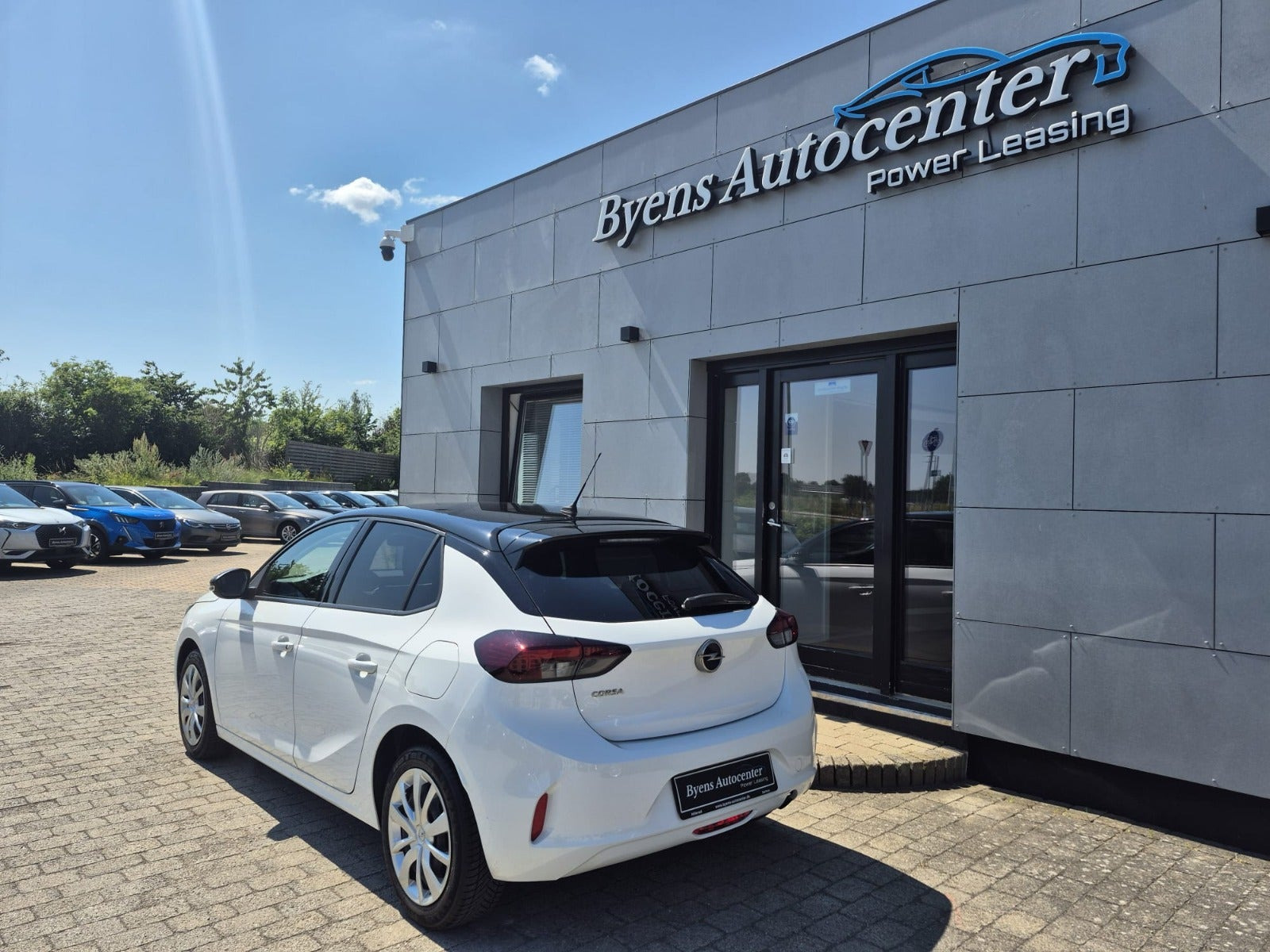 Hvid Opel Corsa fra 2021