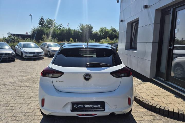 Hvid Opel Corsa fra 2021