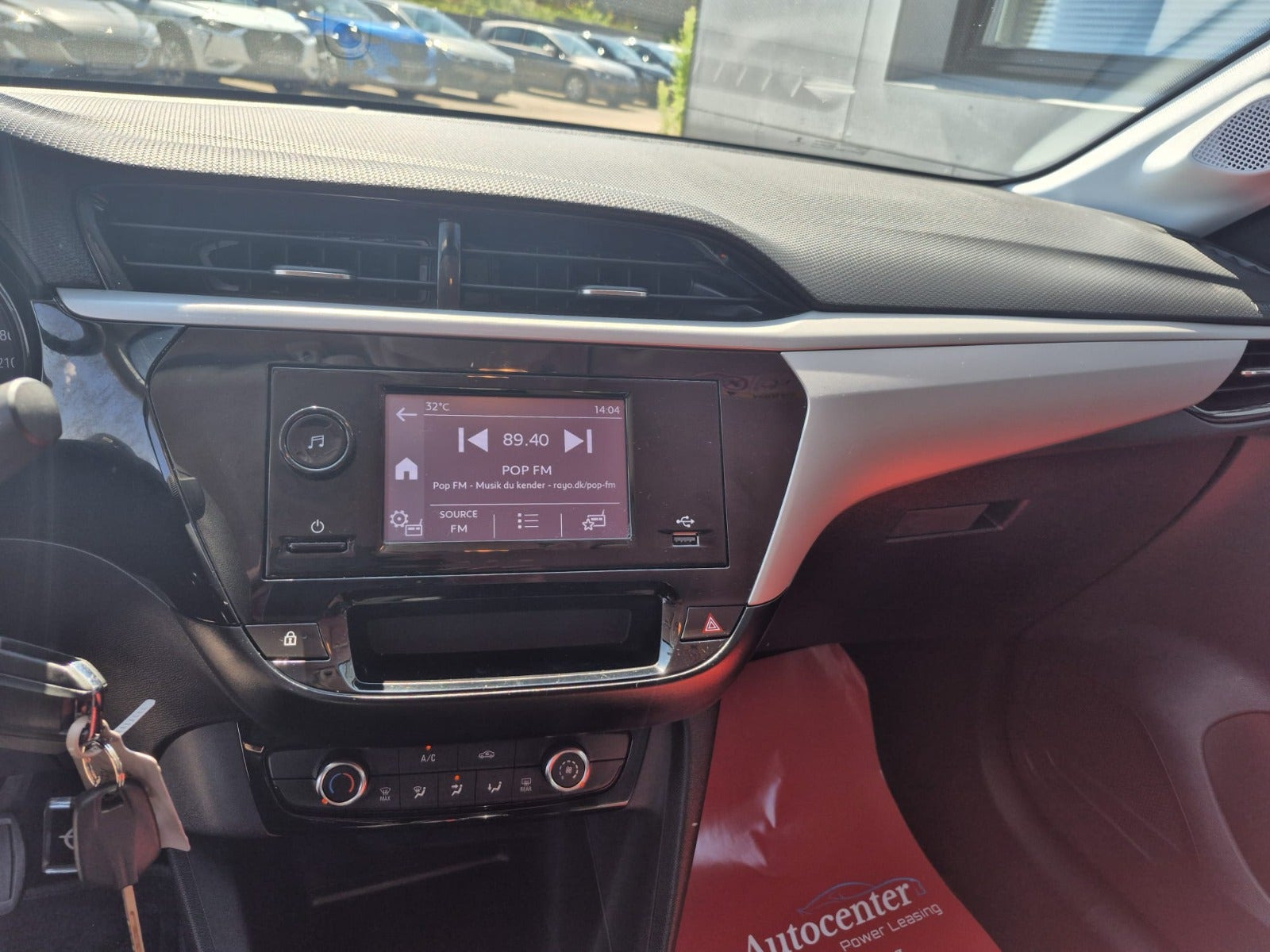 Hvid Opel Corsa fra 2021