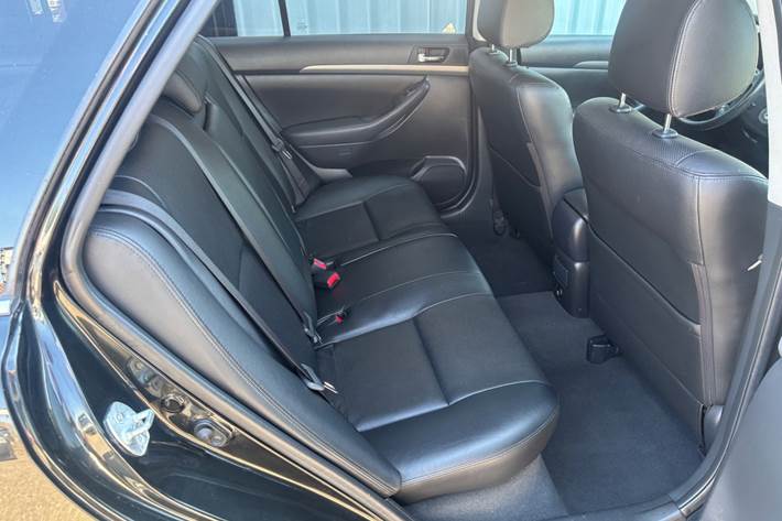 Sort Toyota Avensis fra 2007