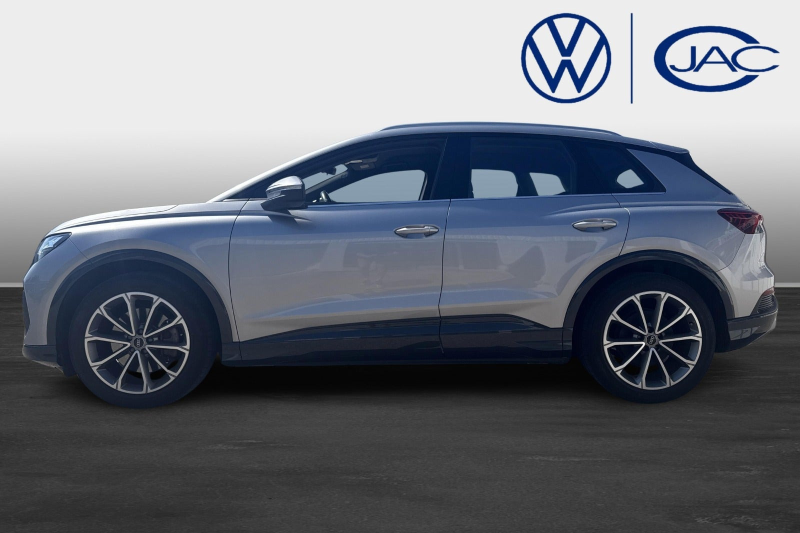 Sølv Audi Q4 e-tron fra 2021