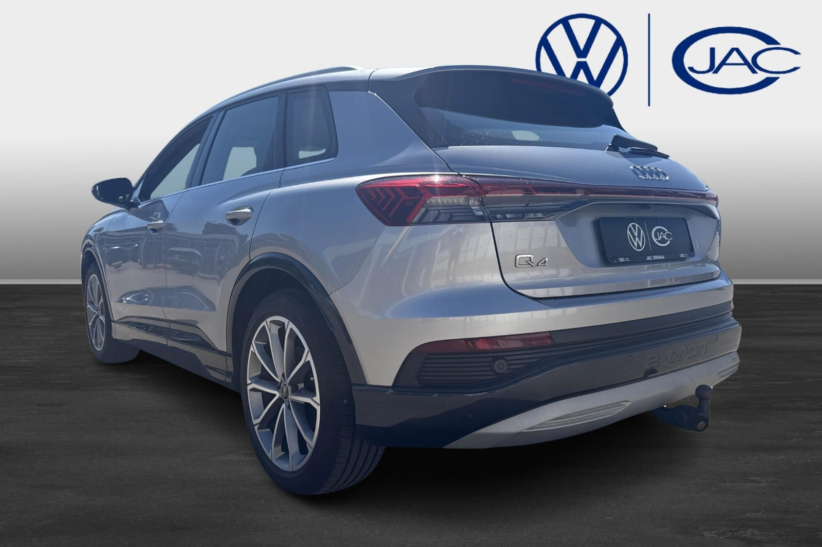 Sølv Audi Q4 e-tron fra 2021
