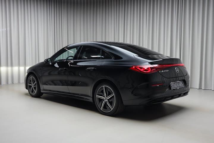 Sort Mercedes CLA250+ fra 2025