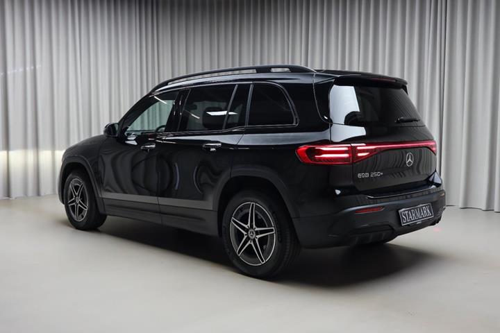 Sort Mercedes EQB250+ fra 2026