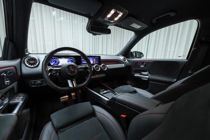 Sort Mercedes EQB250+ fra 2026
