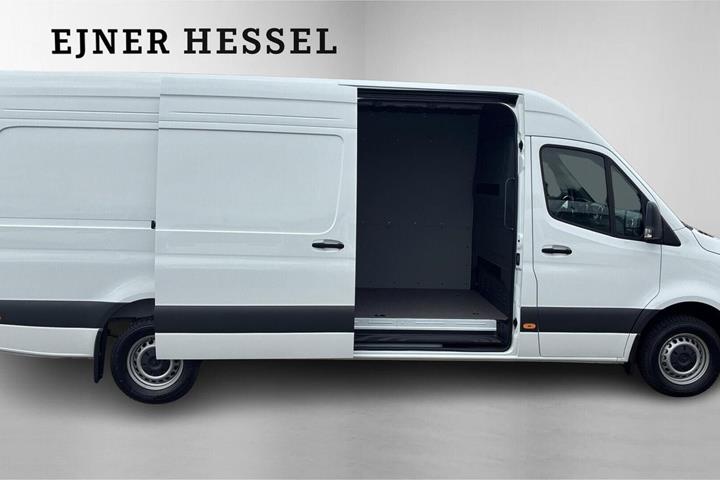 Hvid Mercedes Sprinter 317 fra 2025