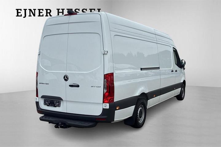 Hvid Mercedes Sprinter 317 fra 2025