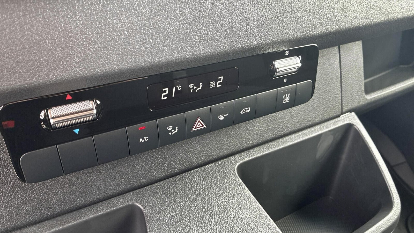 Hvid Mercedes Sprinter 317 fra 2025