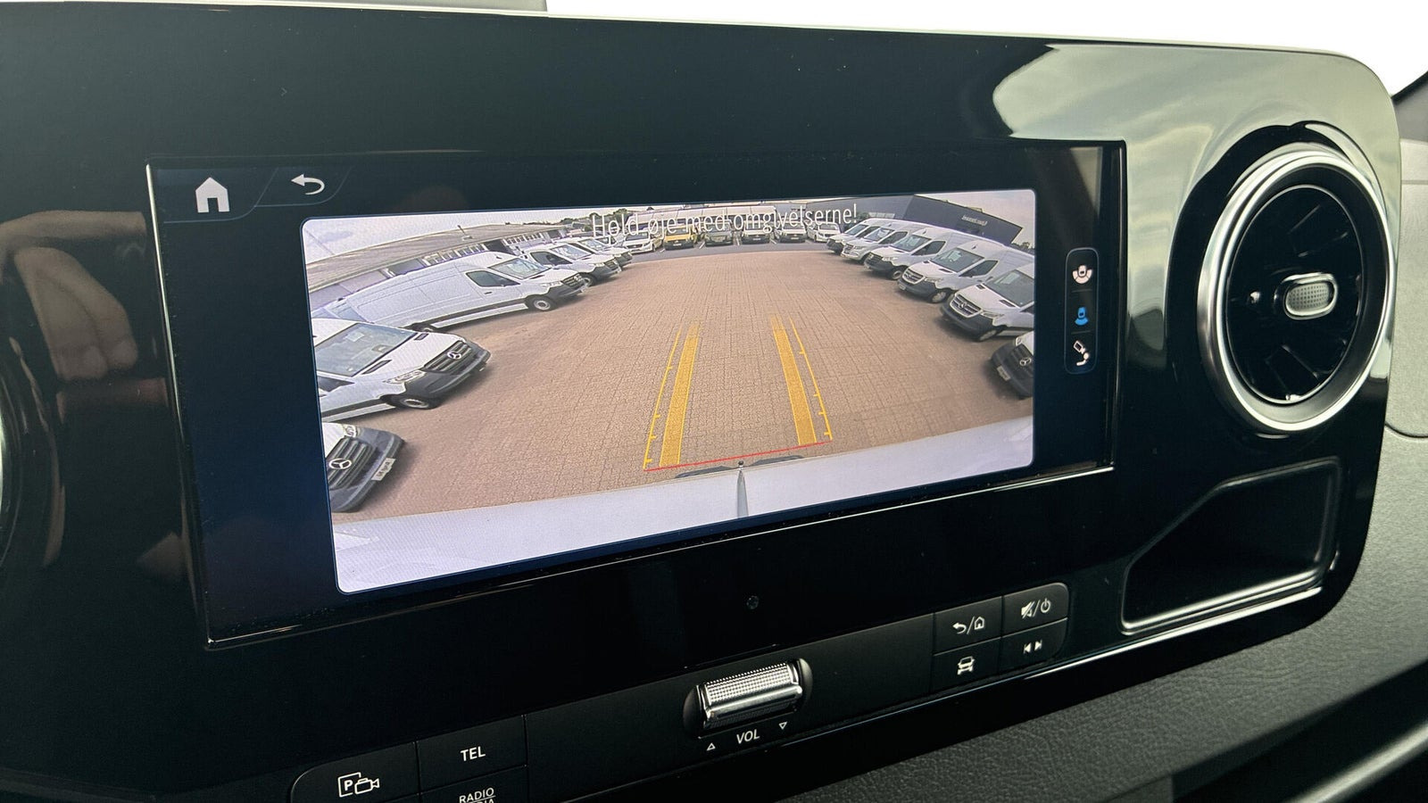 Hvid Mercedes Sprinter 317 fra 2025