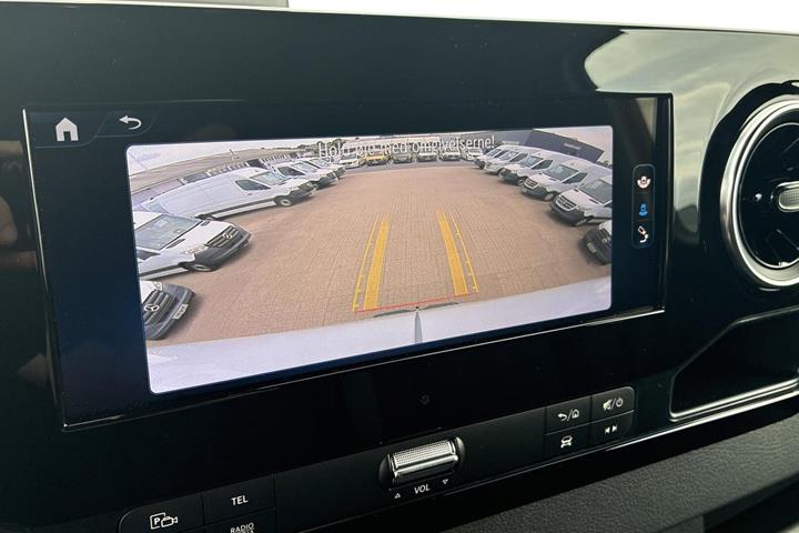 Hvid Mercedes Sprinter 317 fra 2025