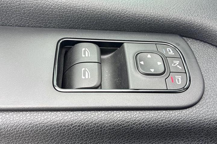 Hvid Mercedes Sprinter 317 fra 2025
