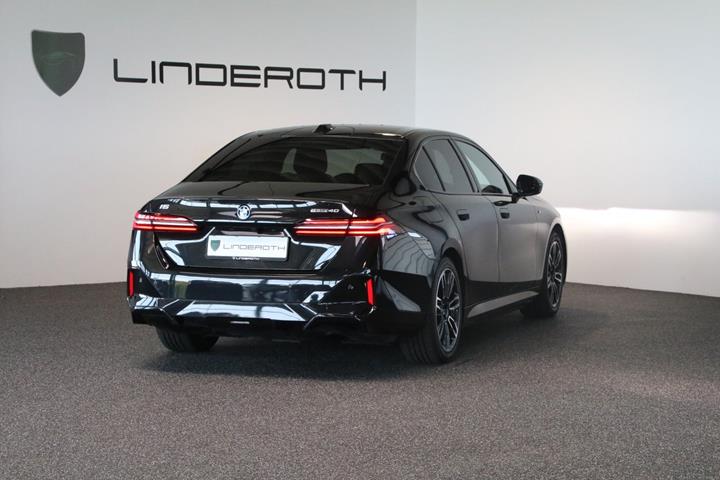 Sort BMW i5 fra 2024