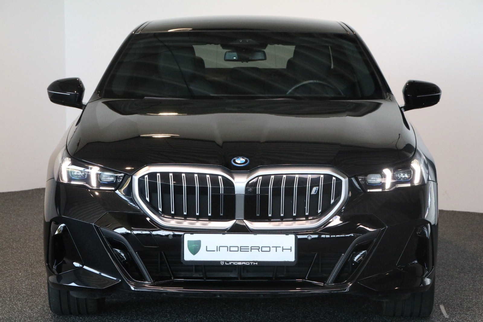 Sort BMW i5 fra 2024