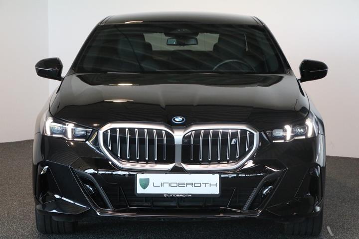 Sort BMW i5 fra 2024