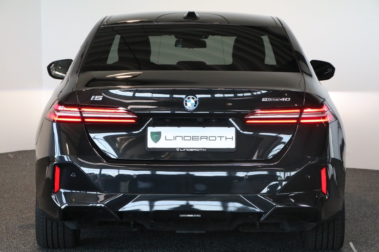 Sort BMW i5 fra 2024