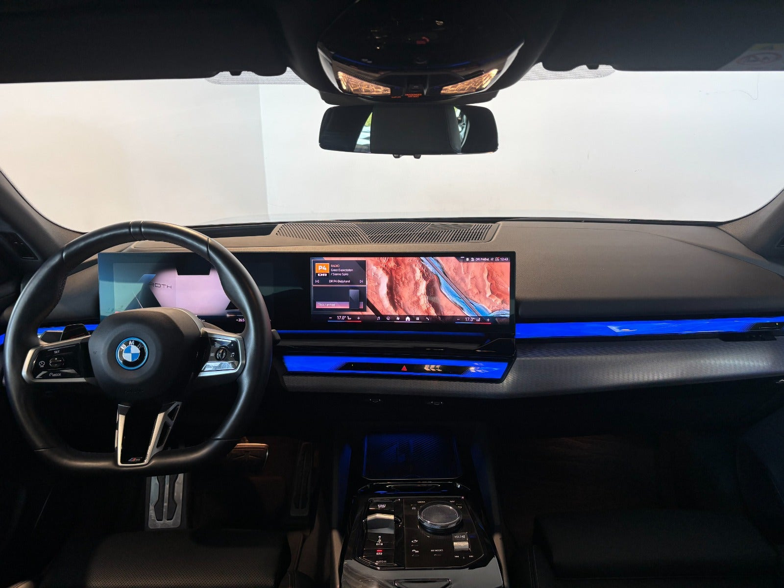 Sort BMW i5 fra 2024