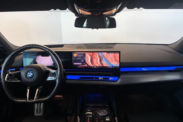 Sort BMW i5 fra 2024