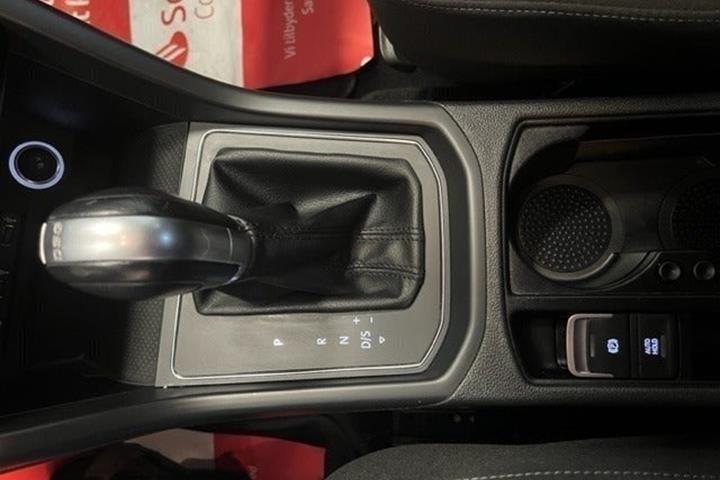 Grå VW Touran fra 2018