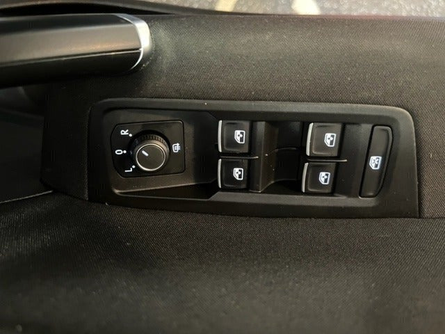 Grå VW Touran fra 2018
