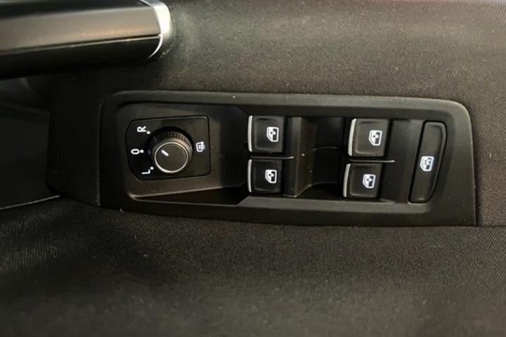 Grå VW Touran fra 2018