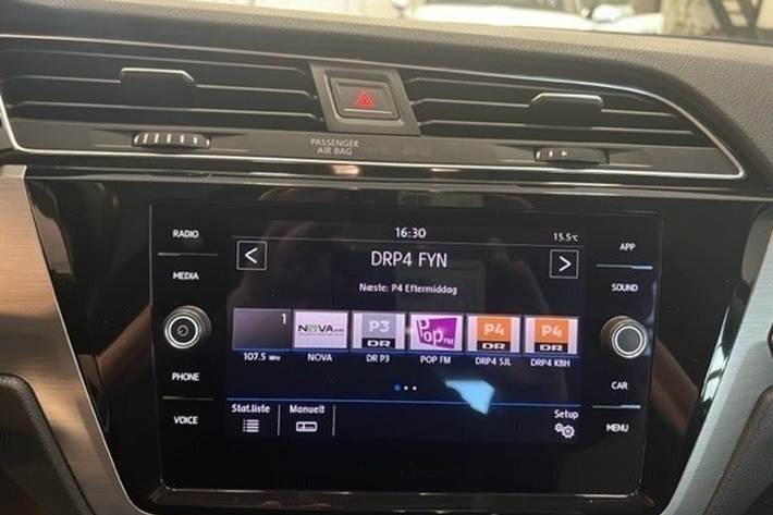Grå VW Touran fra 2018