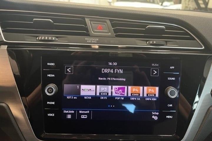 Grå VW Touran fra 2018
