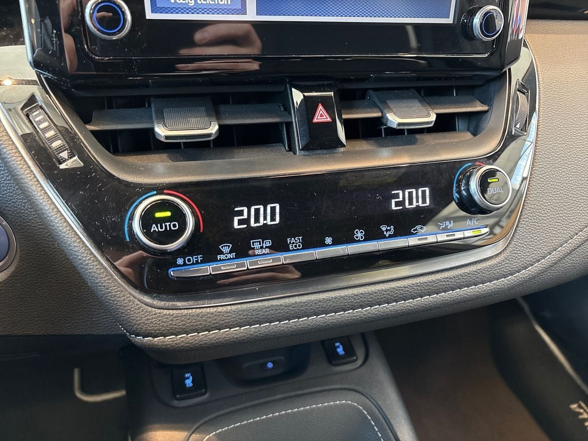 Sølv Toyota Corolla fra 2020