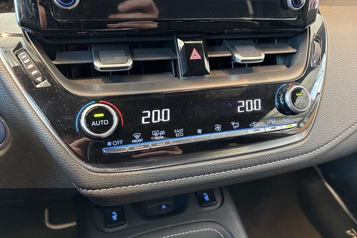 Sølv Toyota Corolla fra 2020