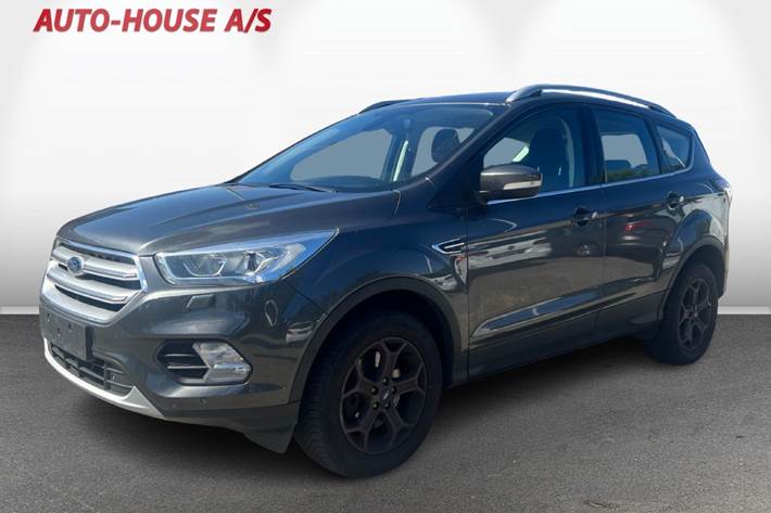 Grå Ford Kuga fra 2017