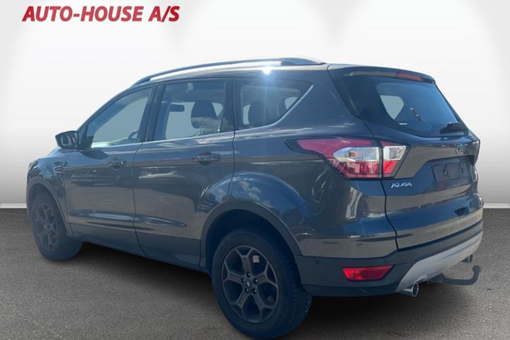 Grå Ford Kuga fra 2017