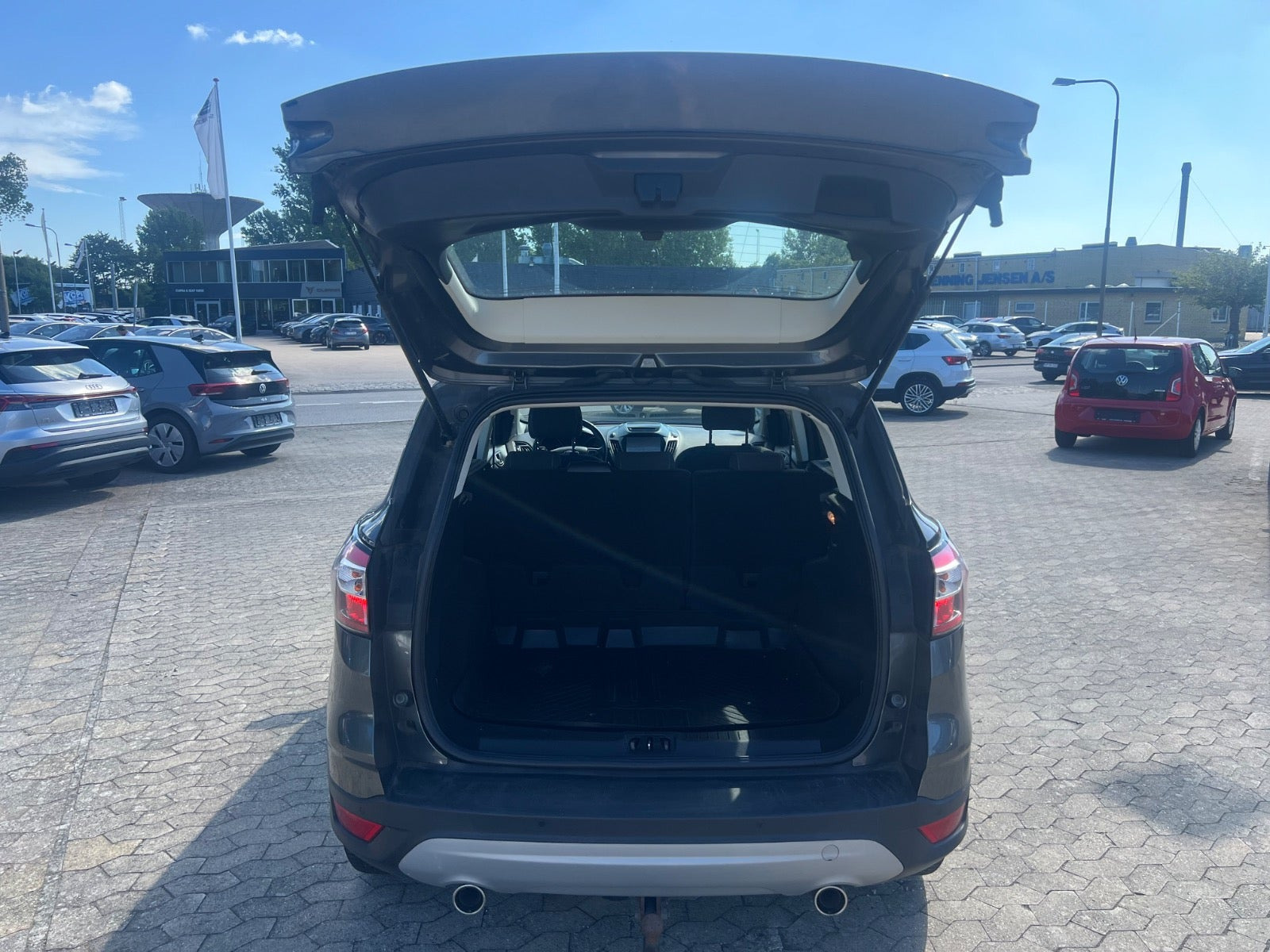Grå Ford Kuga fra 2017