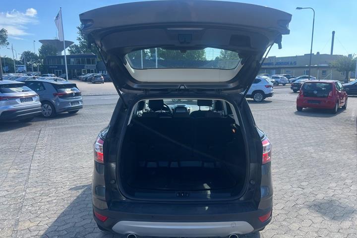 Grå Ford Kuga fra 2017