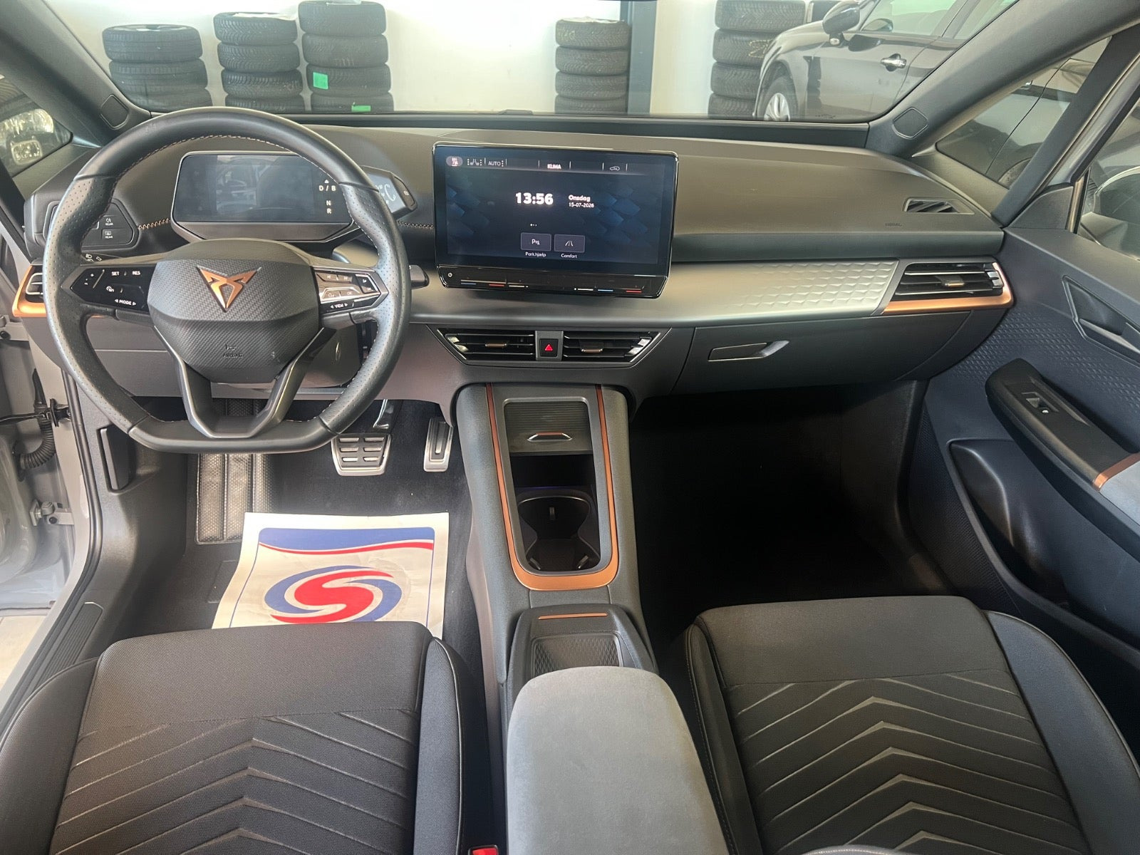 Grå Cupra Born fra 2024