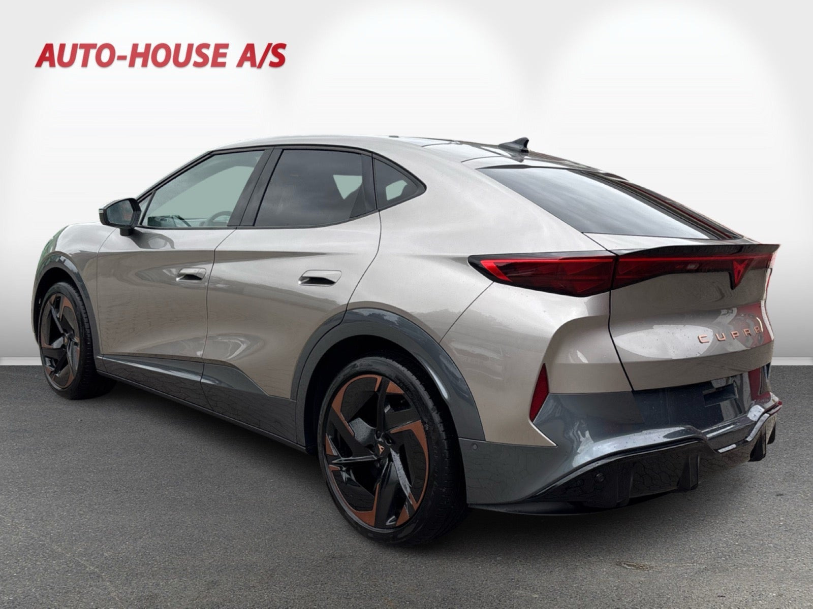 Orange Cupra Tavascan fra 2024