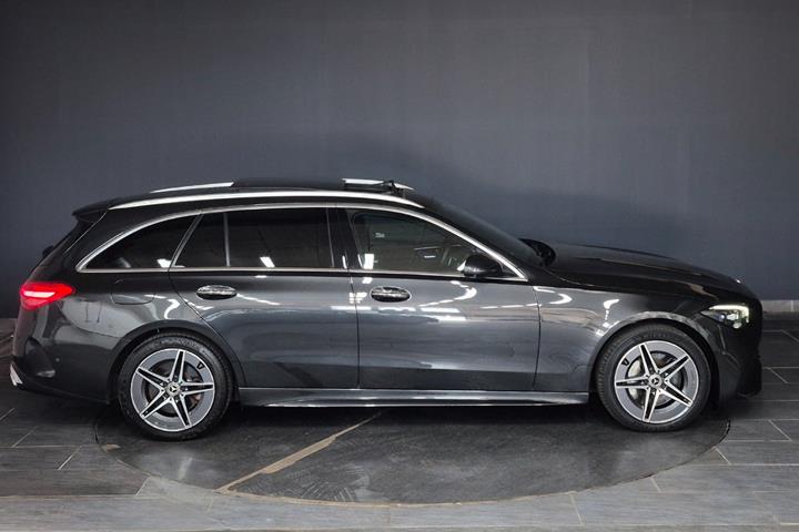 Grå Mercedes C300 e fra 2022