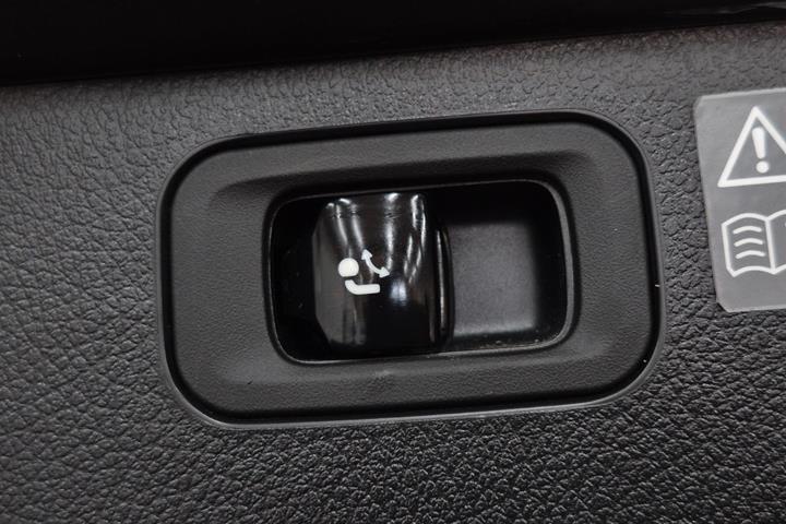 Grå Mercedes C300 e fra 2022