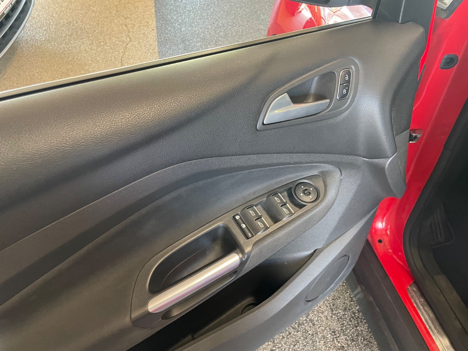 Rød Ford C-MAX fra 2017